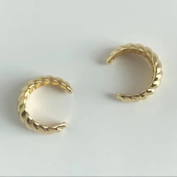 NEW SHASHI Faux Ear Cuff Set - Picture 3 of 5